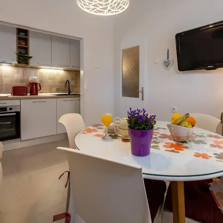 Ljubav * 马卡尔斯卡