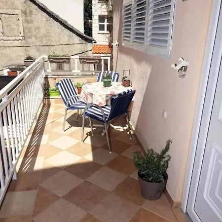 Ljubav דירה מאקרסקה